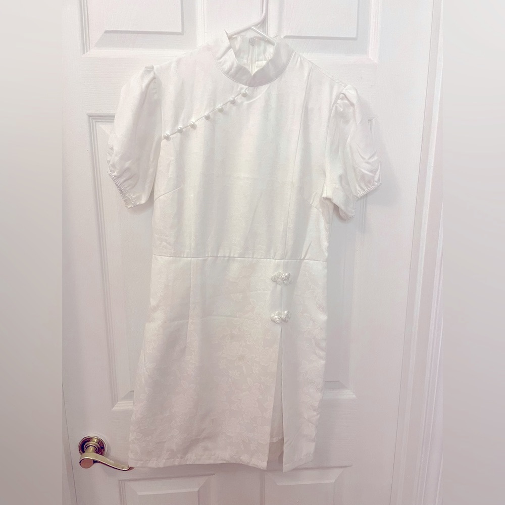 White dress with collar